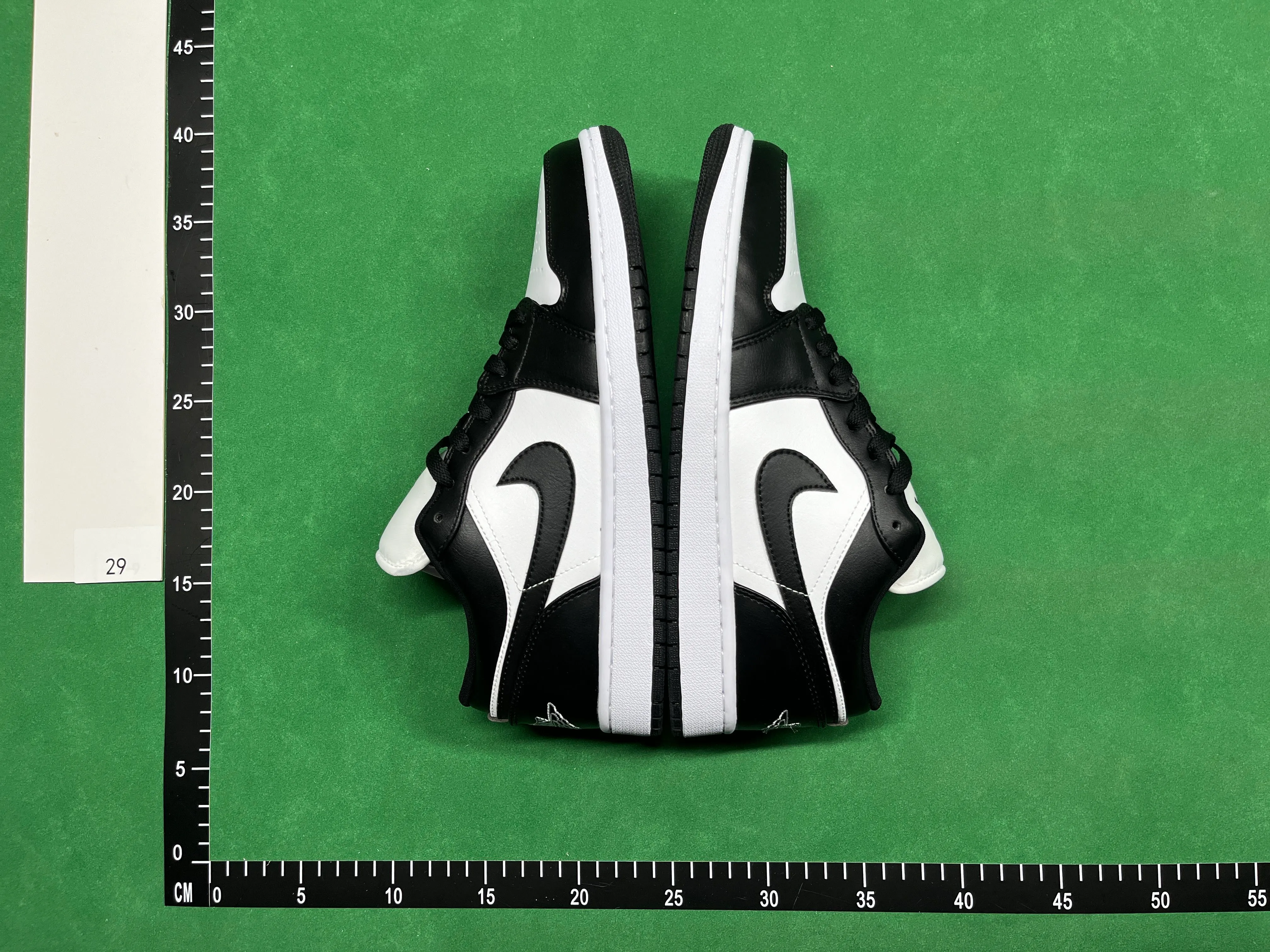 NIKE LOW DUNKS - Image 1