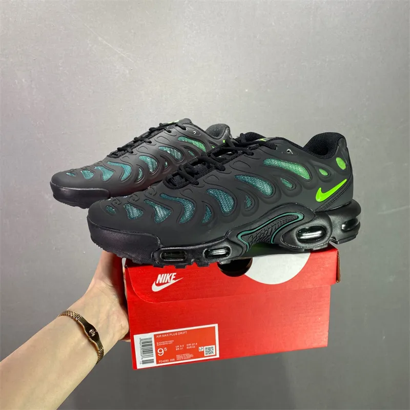 Nike Air TN Plus Drift - Image 1
