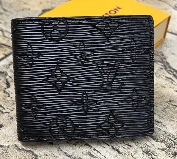 Lv wallet thumbnail 2