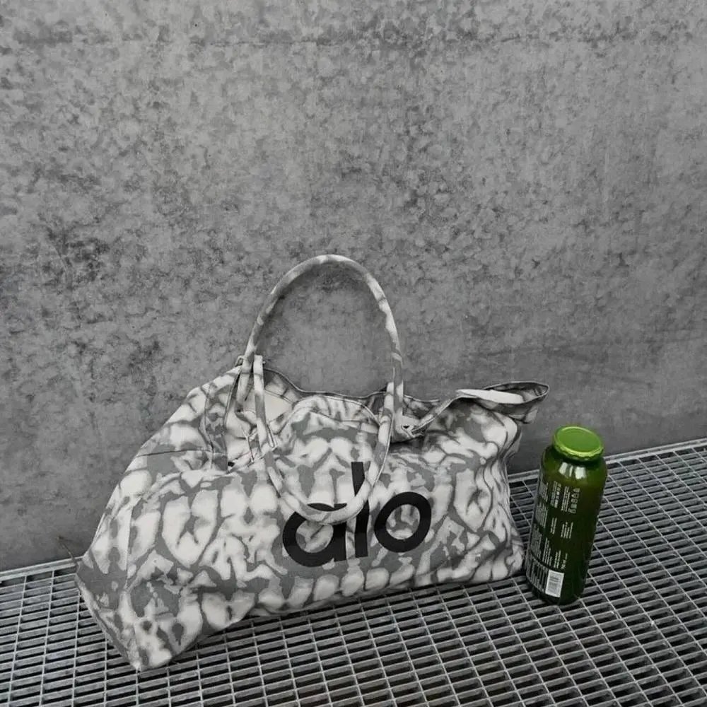Designer Shoulder Bag - Image 1